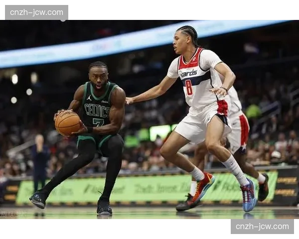 凯尔特人客场对阵勇士，布朗普里查德外线对决备受关注